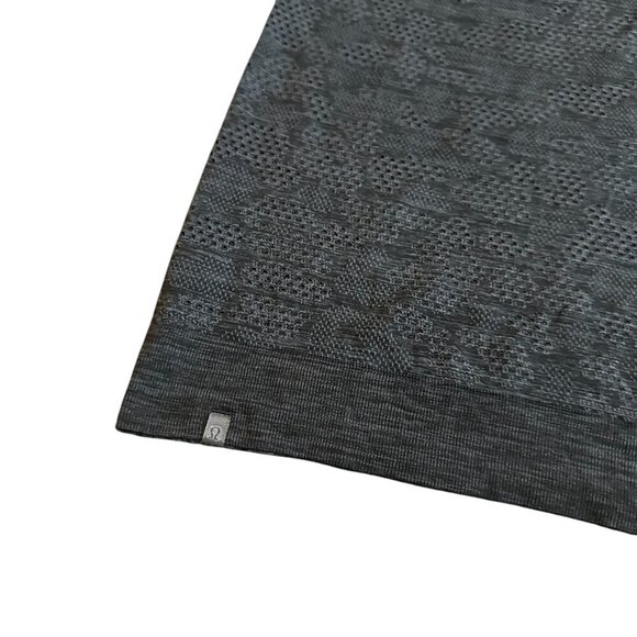 Lululemon Breeze By Muscle Tank Top Shirt Breathable Athleisure Athletic Size 8 - Picture 9 of 11